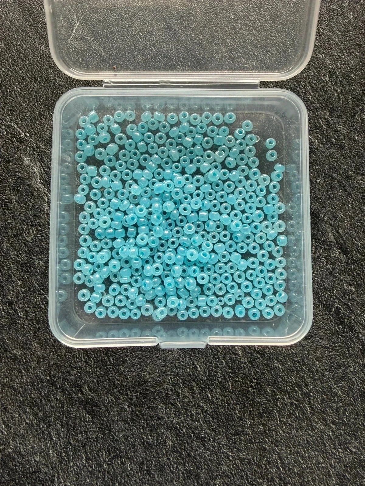 Perles de rocaille bleu clair nacré LCP29
